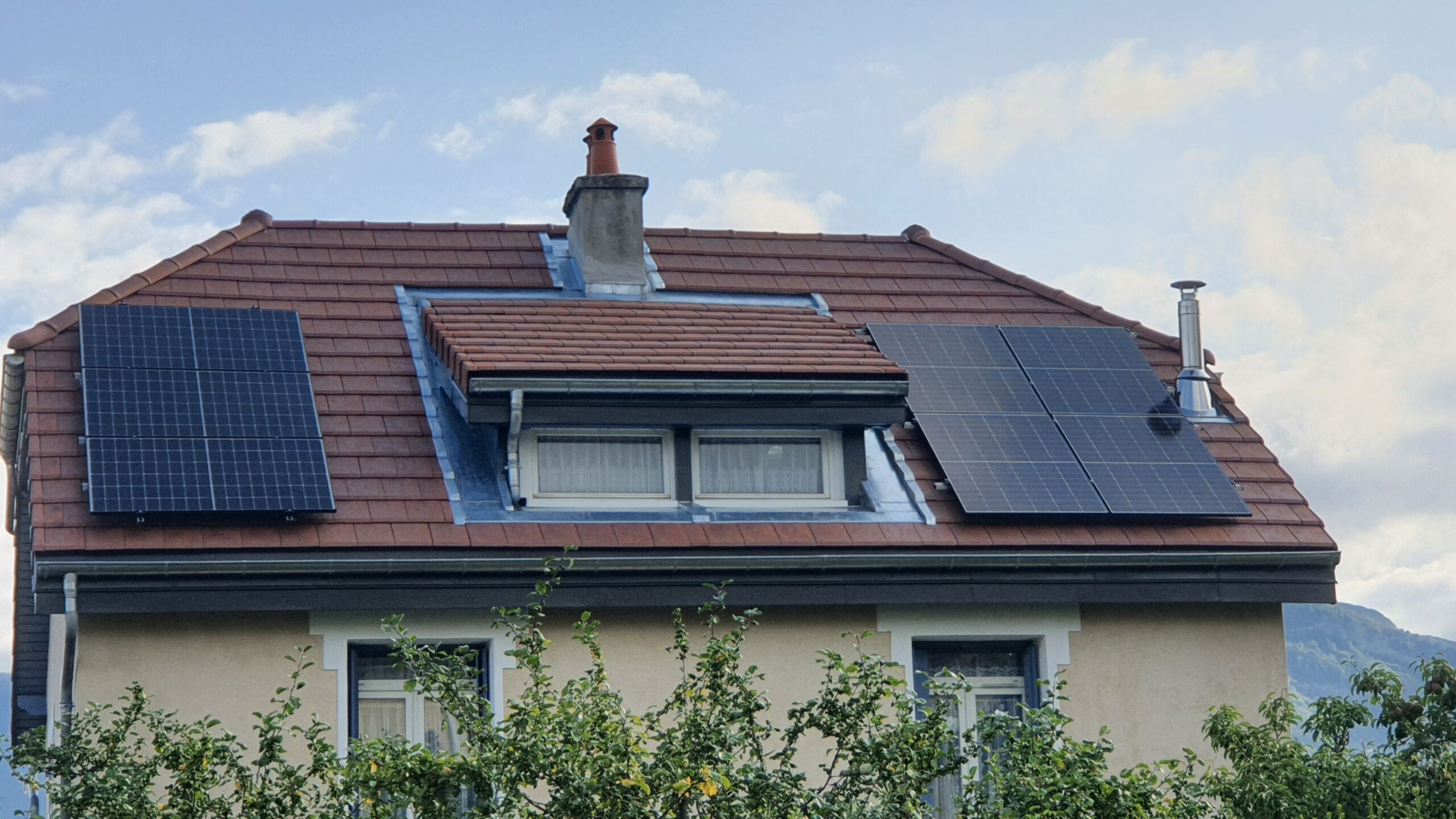 Installation de 3 Kw de panneaux photovoltaique Chambery 2 Installation de 3 Kw de panneaux photovoltaique Chambery 1