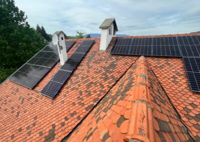 Installation de 21 Panneaux Solaires en Surimposition à Grenoble